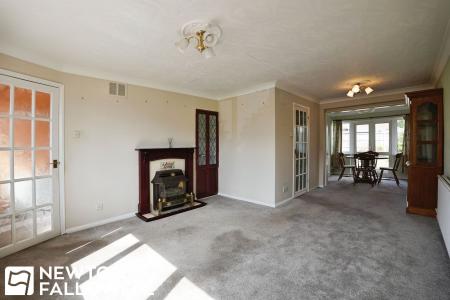 3 bedroom Semi-detached house for sale in Avon Rise, Retford, DN22