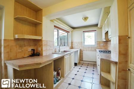 3 bedroom Semi-detached house for sale in Avon Rise, Retford, DN22