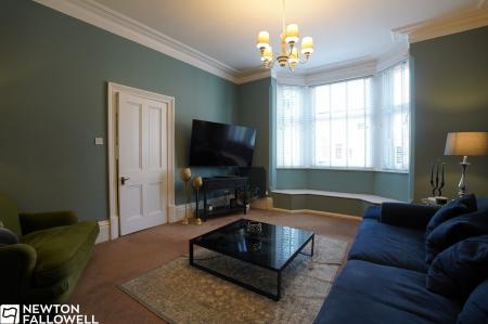 6 bedroom Semi-detached house for sale in Lime Tree Avenue, Retford, DN22