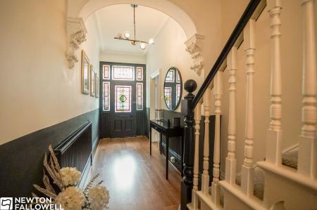 6 bedroom Semi-detached house for sale in Lime Tree Avenue, Retford, DN22