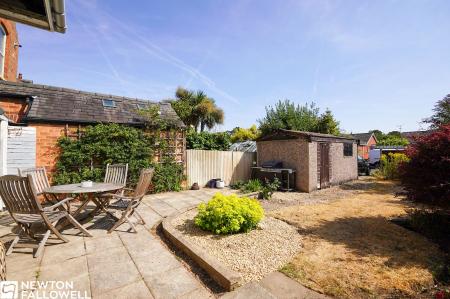 6 bedroom Semi-detached house for sale in Lime Tree Avenue, Retford, DN22