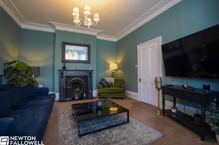 6 bedroom Semi-detached house for sale in Lime Tree Avenue, Retford, DN22