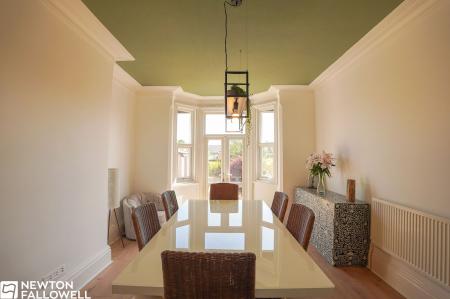 6 bedroom Semi-detached house for sale in Lime Tree Avenue, Retford, DN22