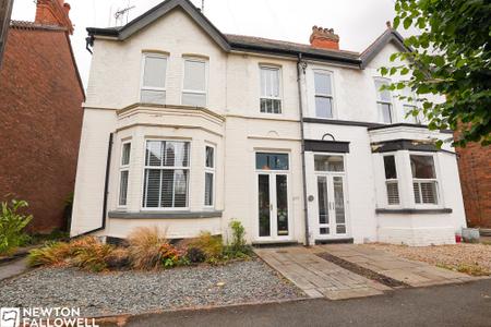6 bedroom Semi-detached house for sale in Lime Tree Avenue, Retford, DN22
