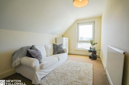 6 bedroom Semi-detached house for sale in Lime Tree Avenue, Retford, DN22