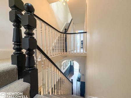 6 bedroom Semi-detached house for sale in Lime Tree Avenue, Retford, DN22