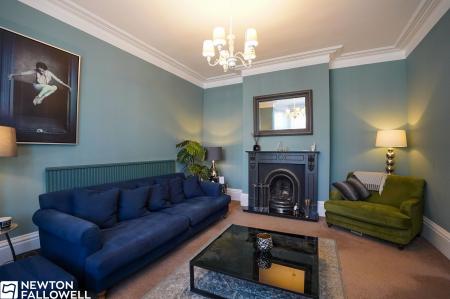 6 bedroom Semi-detached house for sale in Lime Tree Avenue, Retford, DN22