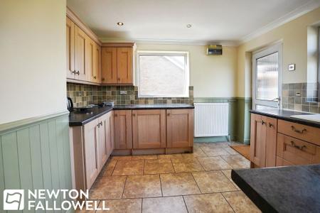 4 bedroom Bungalow to let in High Street, South Leverton, DN22