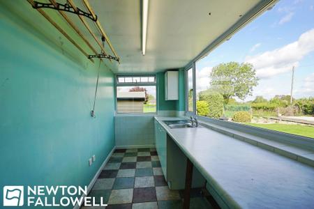 4 bedroom Bungalow to let in High Street, South Leverton, DN22
