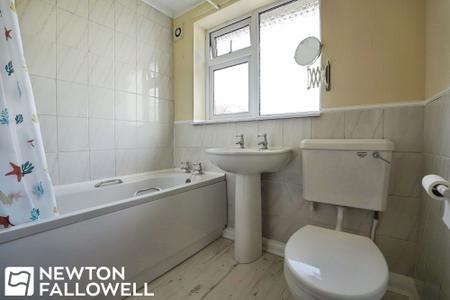 4 bedroom Bungalow to let in High Street, South Leverton, DN22