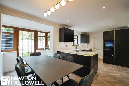 4 bedroom Detached house for sale in Laurel Grove, Retford, DN22