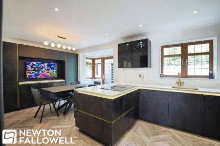 4 bedroom Detached house for sale in Laurel Grove, Retford, DN22