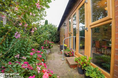 2 bedroom Detached bungalow for sale in Hospital Road, Retford, DN22