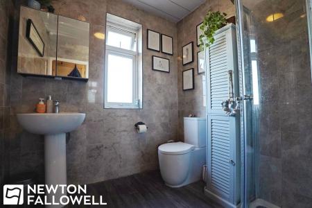 3 bedroom Semi-detached house for sale in Harewood Avenue, Retford, DN22