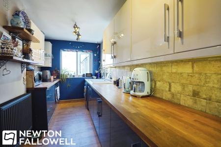 3 bedroom Semi-detached house for sale in Harewood Avenue, Retford, DN22