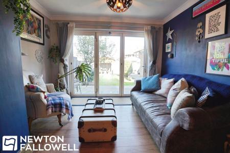 3 bedroom Semi-detached house for sale in Harewood Avenue, Retford, DN22