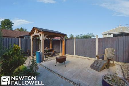 3 bedroom Semi-detached house for sale in Harewood Avenue, Retford, DN22