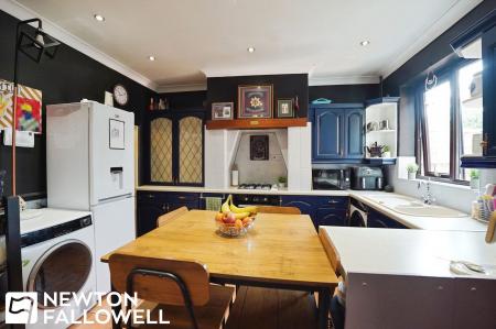 2 bedroom Terraced House for sale in Whinney Moor Lane, Retford, DN22