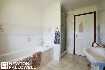 4 bedroom Detached house for sale in Bolham Lane, Retford, DN22