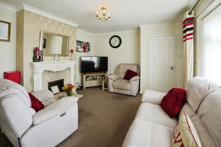 3 bedroom Semi-detached house for sale in The Oval, Retford, DN22