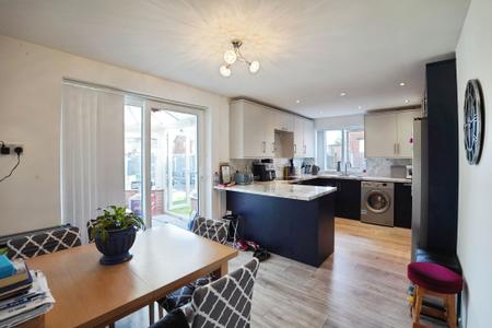 3 bedroom Semi-detached house for sale in The Oval, Retford, DN22