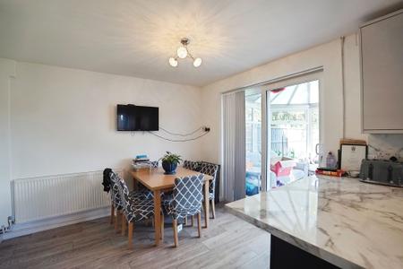 3 bedroom Semi-detached house for sale in The Oval, Retford, DN22