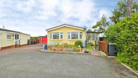2 bedroom Park home for sale in Braemar Residential Park, Kirkby Green, Lincoln, LN4