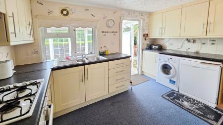 2 bedroom Park home for sale in Braemar Residential Park, Kirkby Green, Lincoln, LN4
