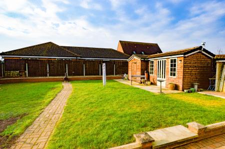 2 bedroom Bungalow for sale in Carres Square, Billinghay, LN4