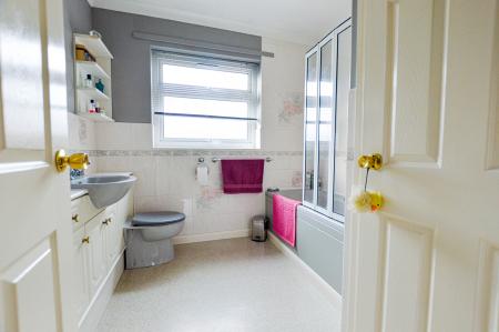 2 bedroom Bungalow for sale in Carres Square, Billinghay, LN4