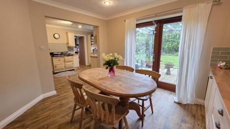 4 bedroom Detached house for sale in Clay Hill Road, Sleaford, NG34