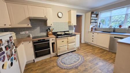 4 bedroom Detached house for sale in Clay Hill Road, Sleaford, NG34