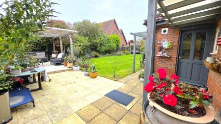 4 bedroom Detached house for sale in Clay Hill Road, Sleaford, NG34