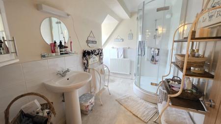 4 bedroom Detached house for sale in Clay Hill Road, Sleaford, NG34