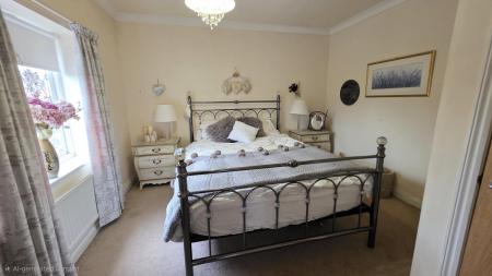 4 bedroom Detached house for sale in Clay Hill Road, Sleaford, NG34