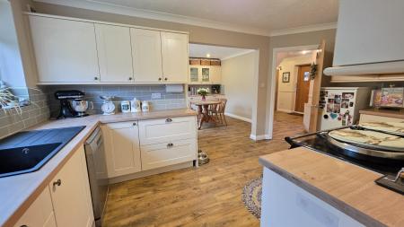 4 bedroom Detached house for sale in Clay Hill Road, Sleaford, NG34