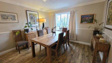 4 bedroom Detached house for sale in Clay Hill Road, Sleaford, NG34