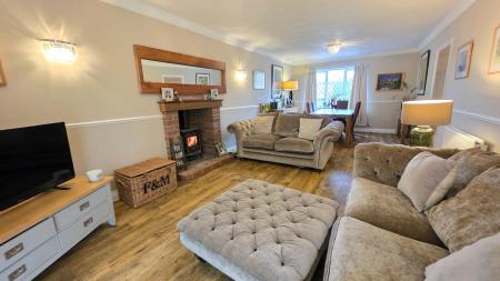 4 bedroom Detached house for sale in Clay Hill Road, Sleaford, NG34