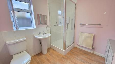 3 bedroom Detached bungalow for sale in Elmtree Road, Ruskington, NG34