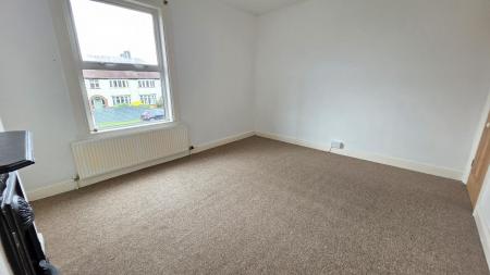 2 bedroom Terraced House for sale in Grantham Road, Sleaford, NG34