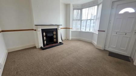 2 bedroom Terraced House for sale in Grantham Road, Sleaford, NG34