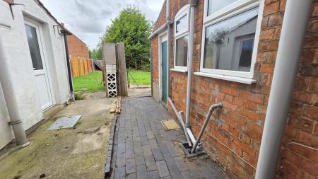 2 bedroom Terraced House for sale in Grantham Road, Sleaford, NG34