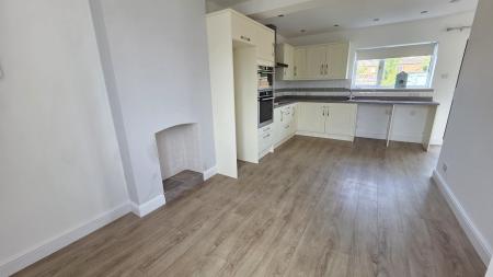 3 bedroom Semi-detached house for sale in Grantham Road, Sleaford, NG34