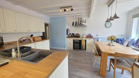 4 bedroom Detached house for sale in High Gate, Helpringham, NG34