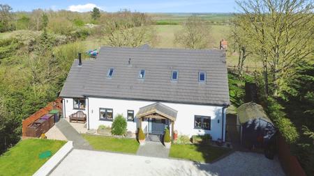 4 bedroom Detached house for sale in High Street, Walcott - Lincolnshire, LN4