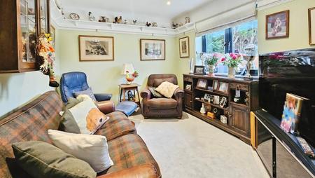 4 bedroom Detached house for sale in High Street, Walcott - Lincolnshire, LN4