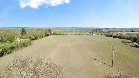 4 bedroom Detached house for sale in High Street, Walcott - Lincolnshire, LN4