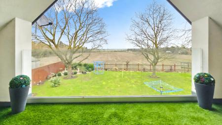 4 bedroom Detached house for sale in High Street, Walcott - Lincolnshire, LN4