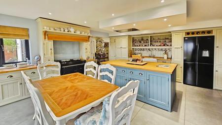 4 bedroom Detached house for sale in High Street, Walcott - Lincolnshire, LN4