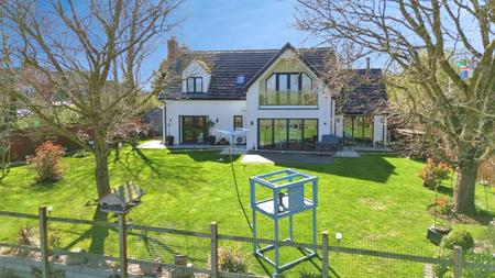 4 bedroom Detached house for sale in High Street, Walcott - Lincolnshire, LN4